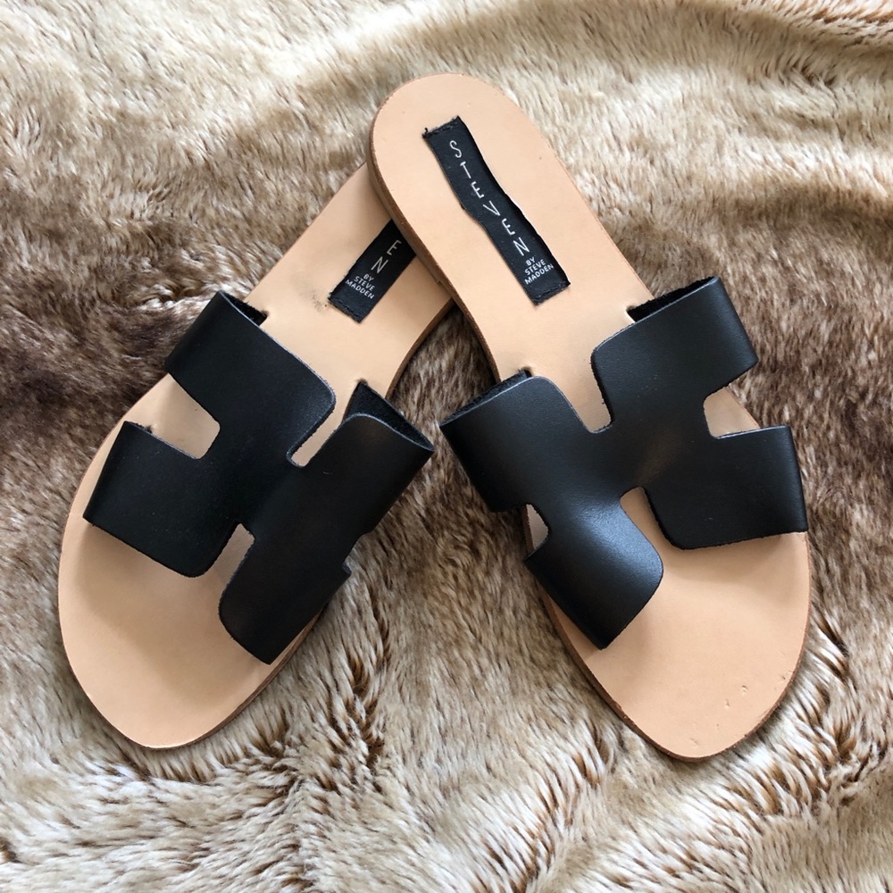 Excellent Condition Steve Madden Slides